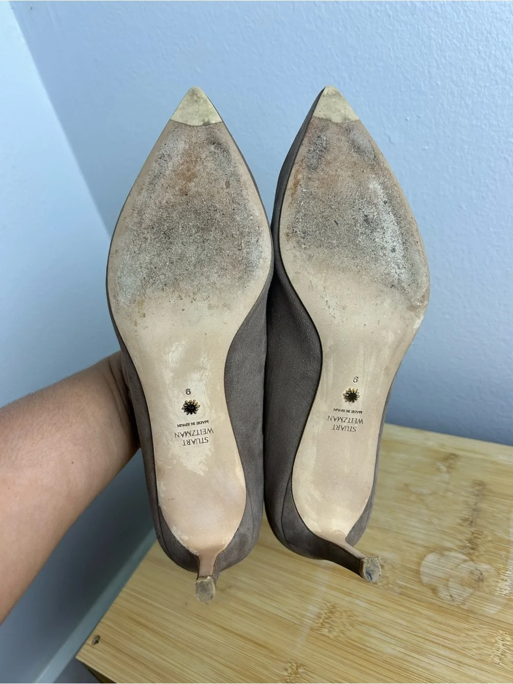 Stuart Weitzman Women’s size 9 Taupe Suede Pointed Pumps Made in Spain